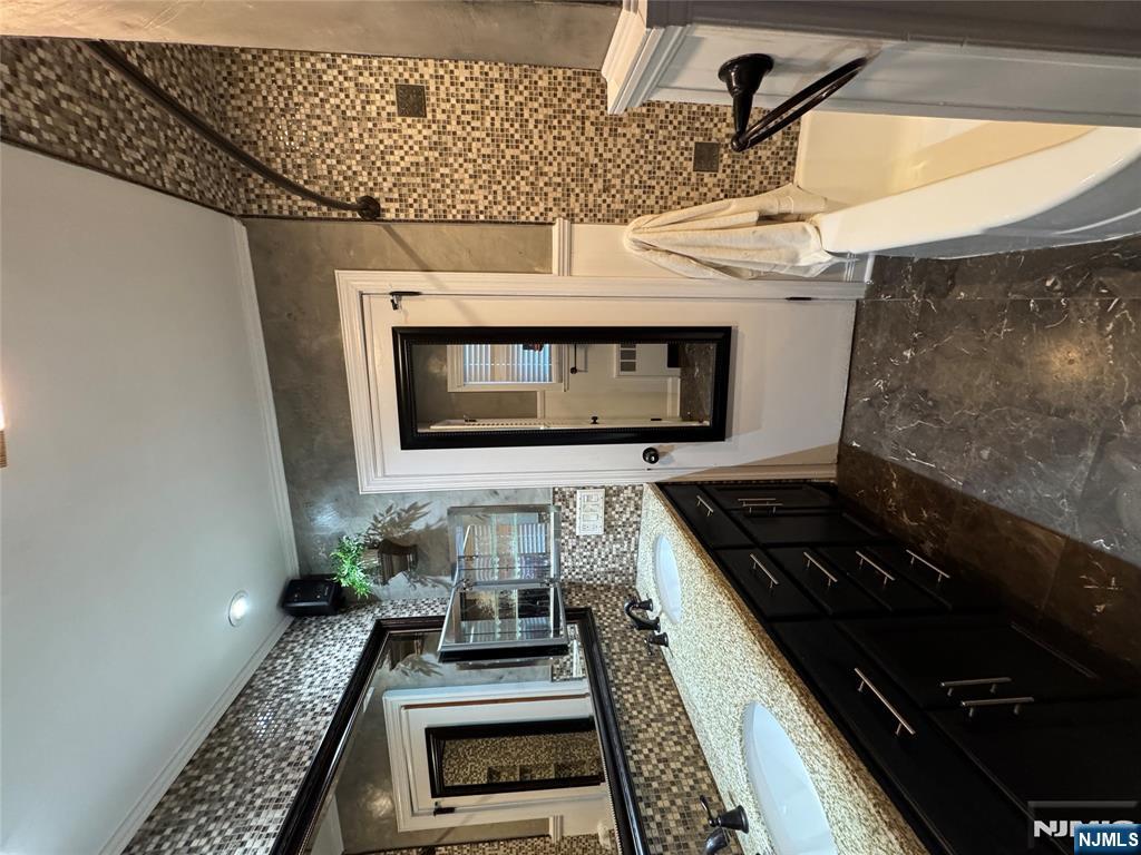 273 Rea Ave Extension Hawthorne, NJ 07506 - Photo 11 of 32