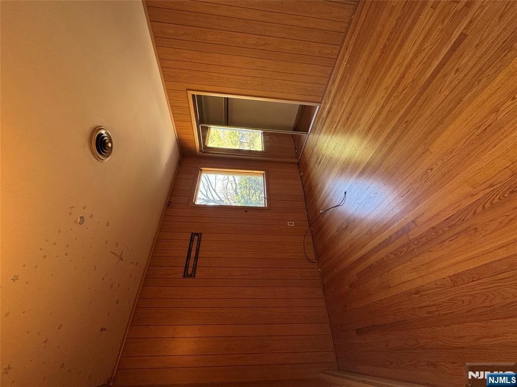 273 Rea Ave Extension Hawthorne, NJ 07506 - Photo 13 of 32