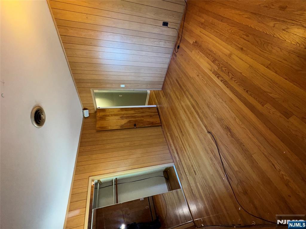 273 Rea Ave Extension Hawthorne, NJ 07506 - Photo 14 of 32