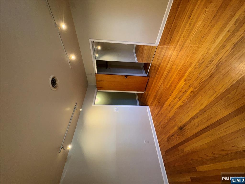 273 Rea Ave Extension Hawthorne, NJ 07506 - Photo 15 of 32