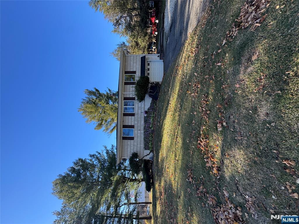 273 Rea Ave Extension Hawthorne, NJ 07506 - Photo 3 of 32