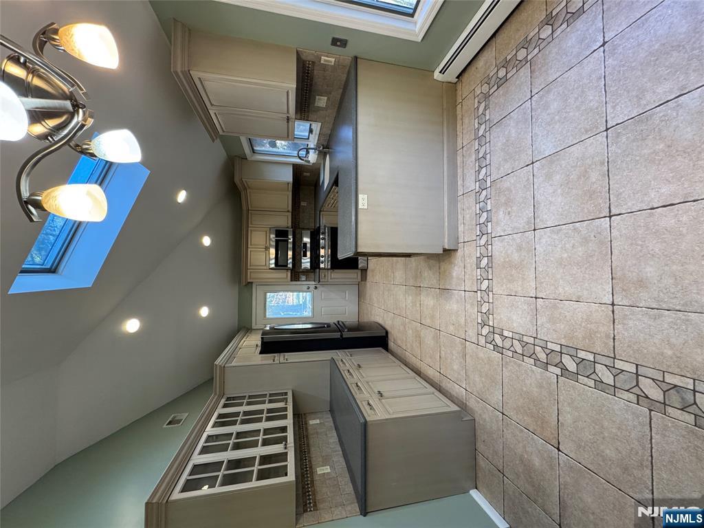 273 Rea Ave Extension Hawthorne, NJ 07506 - Photo 5 of 32