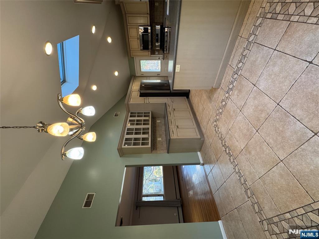 273 Rea Ave Extension Hawthorne, NJ 07506 - Photo 8 of 32