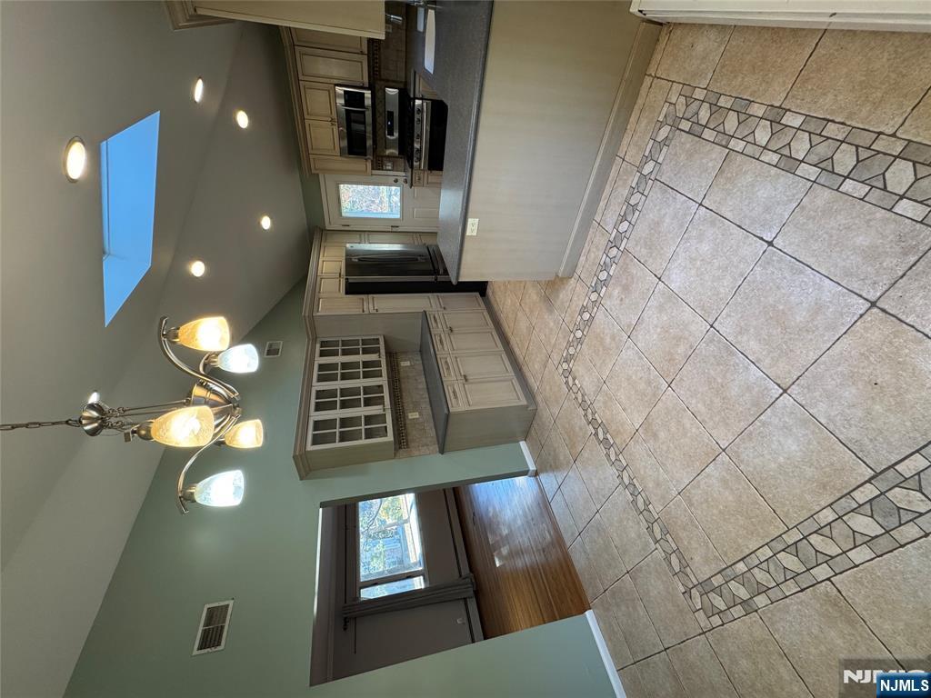 273 Rea Ave Extension Hawthorne, NJ 07506 - Photo 9 of 32