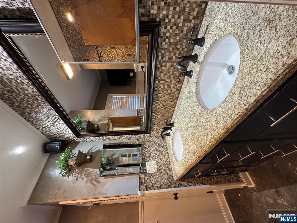 273 Rea Ave Extension Hawthorne, NJ 07506 - Photo 10 of 32