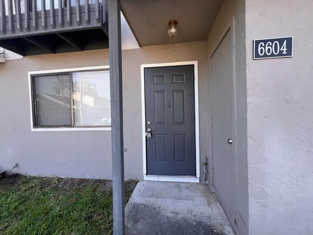 $1,900 | 6604 Dockside Circle, Unit 6604, Greenacres, FL 33463