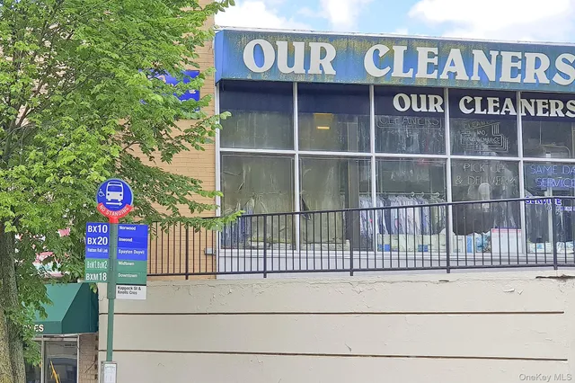 a picture of a table and chairs in the terrace