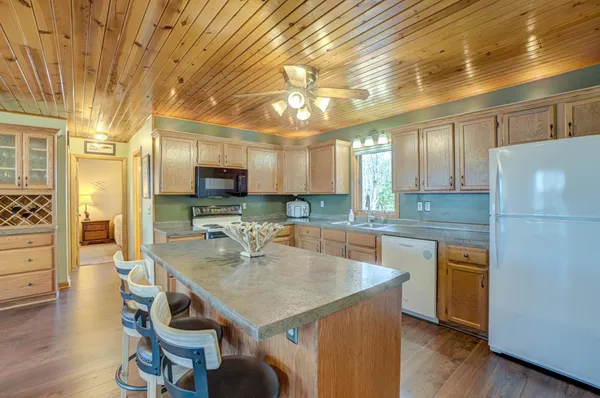 $895,000 | N9851 Lower McKenzie Lndg Road, Spooner, WI 54801