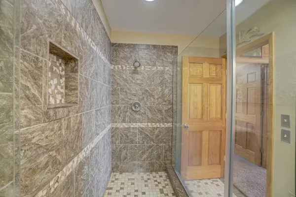 $895,000 | N9851 Lower McKenzie Lndg Road, Spooner, WI 54801