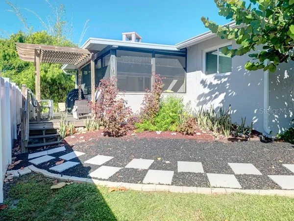 $2,100 | 323 Dolphin Parkway, Punta Gorda, FL 33950