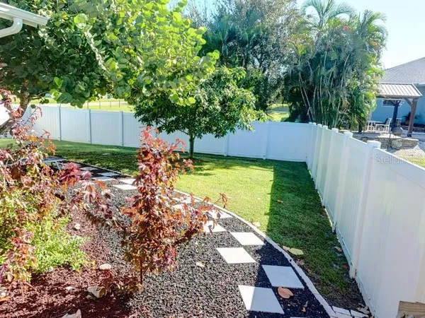 $2,100 | 323 Dolphin Parkway, Punta Gorda, FL 33950