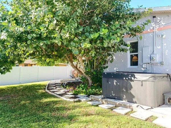 $2,100 | 323 Dolphin Parkway, Punta Gorda, FL 33950