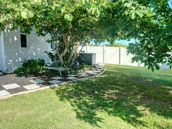 $2,100 | 323 Dolphin Parkway, Punta Gorda, FL 33950