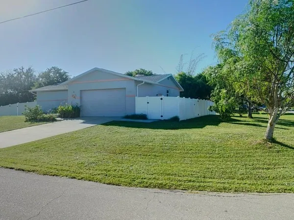 $2,100 | 323 Dolphin Parkway, Punta Gorda, FL 33950