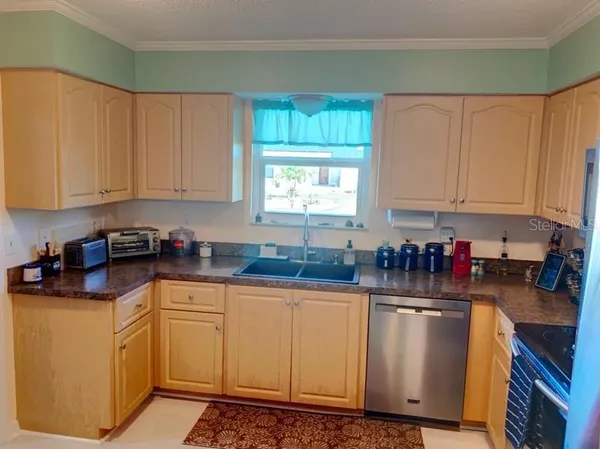 $2,100 | 323 Dolphin Parkway, Punta Gorda, FL 33950