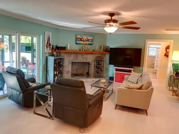 $2,100 | 323 Dolphin Parkway, Punta Gorda, FL 33950