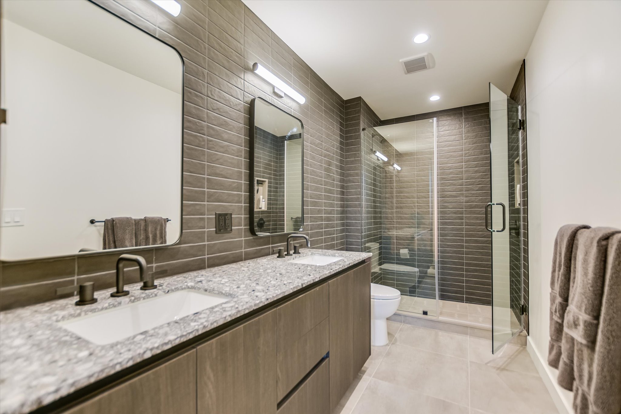 84 East Avenue, Unit 3909 Austin, TX 78701 - Photo 7 of 26 Primary Bathroom