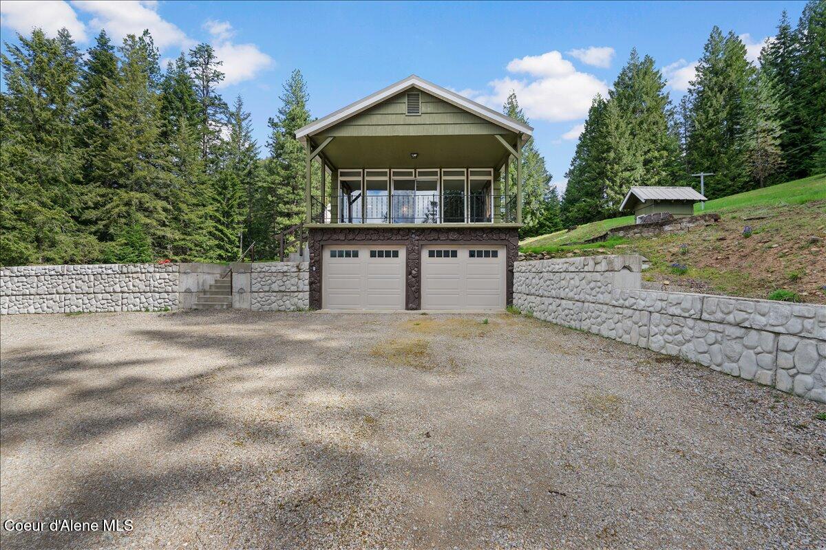 2122 Nine Mile Road, Unit B Wallace, ID 83873 - Photo 38 of 42 37-Garage and driveway