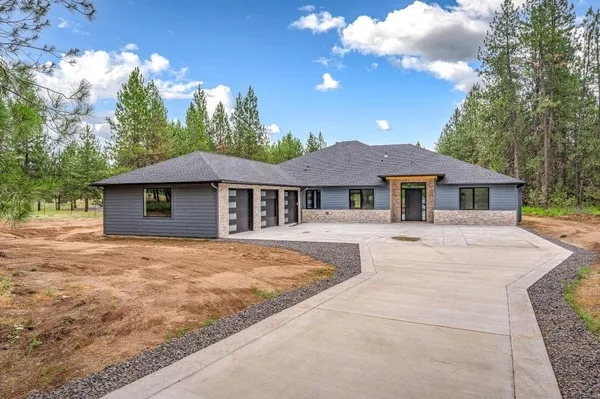 $999,900 | 1015 West Montgomery Road, Deer Park, WA 99006