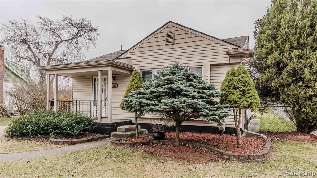1295 Columbia Road Berkley, MI 48072 - Photo 2 of 53