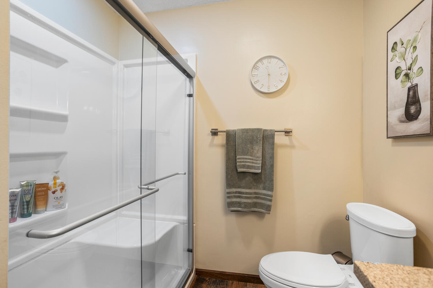 1437 Golf Terrace Danville, IL 61832 - Photo 26 of 40 a bathroom with a toilet sink and shower