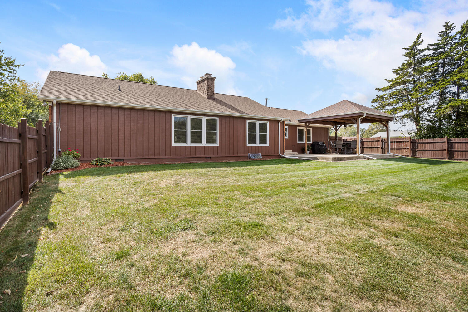 1437 Golf Terrace Danville, IL 61832 - Photo 36 of 40 a front view of a house with a yard