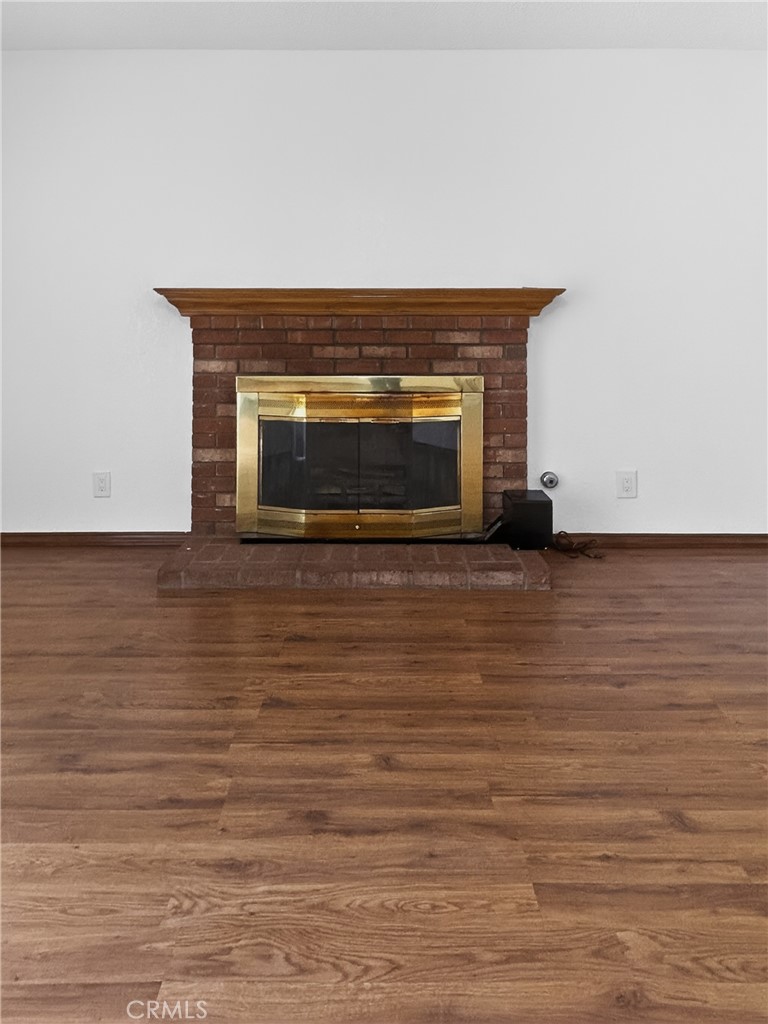 7451 Diamond Street Riverside, CA 92504 - Photo 11 of 31 FIREPLACE