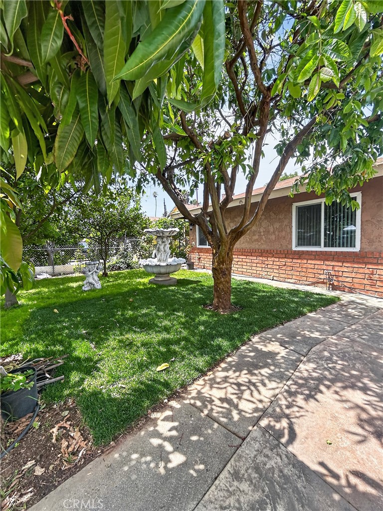 7451 Diamond Street Riverside, CA 92504 - Photo 27 of 31 FRONT YARD GARDEN