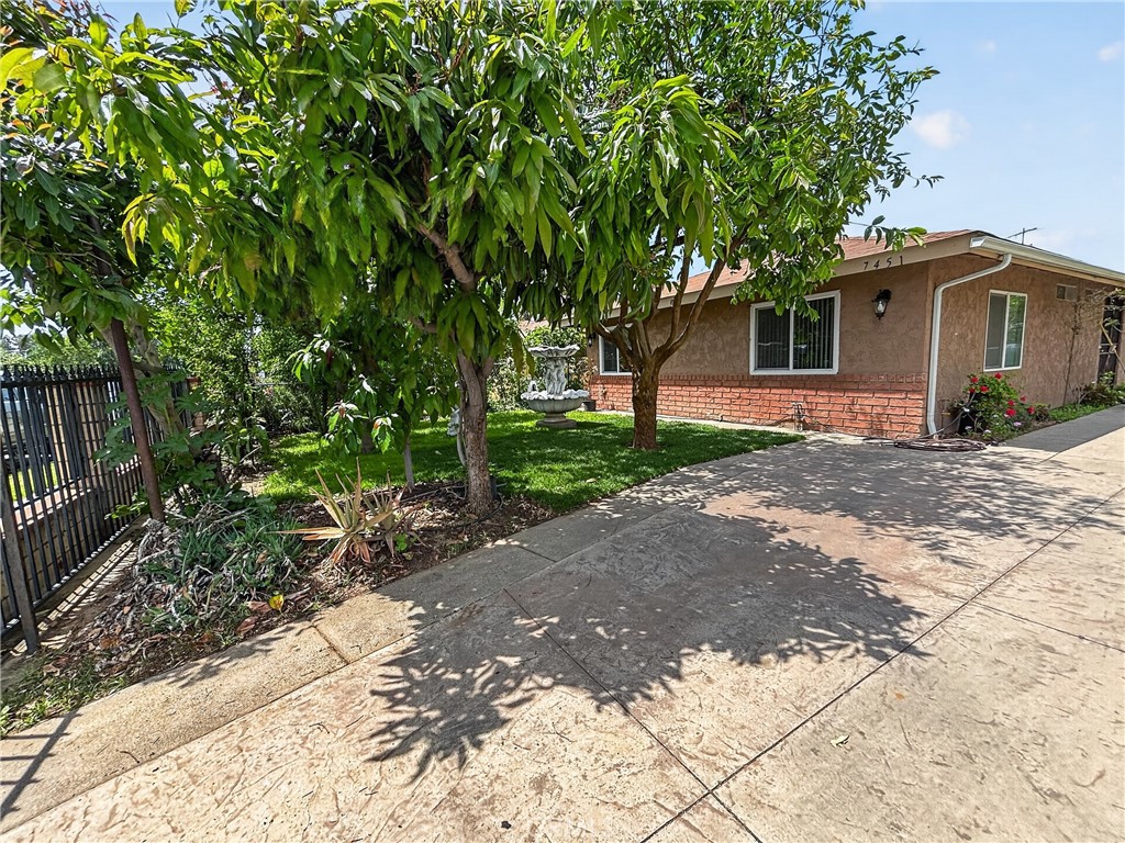 7451 Diamond Street Riverside, CA 92504 - Photo 31 of 31 FRONT VIEW WITH GARDEN