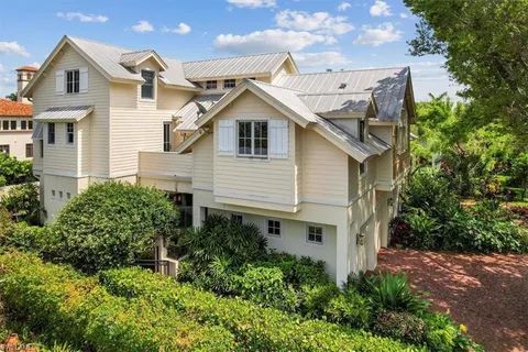 $3,300,000 | 215 5th Street South, Naples, FL 34102