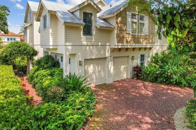 $3,300,000 | 215 5th Street South, Naples, FL 34102