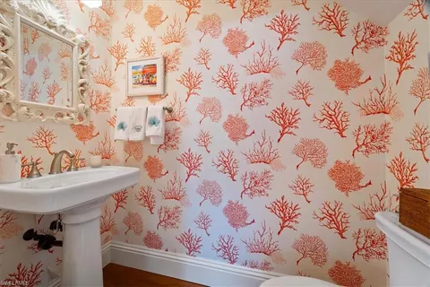 $3,300,000 | 215 5th Street South, Naples, FL 34102