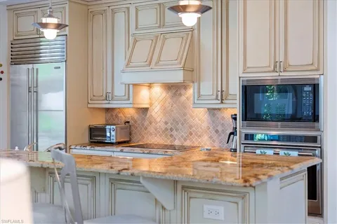 $3,300,000 | 215 5th Street South, Naples, FL 34102