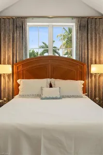 $3,300,000 | 215 5th Street South, Naples, FL 34102