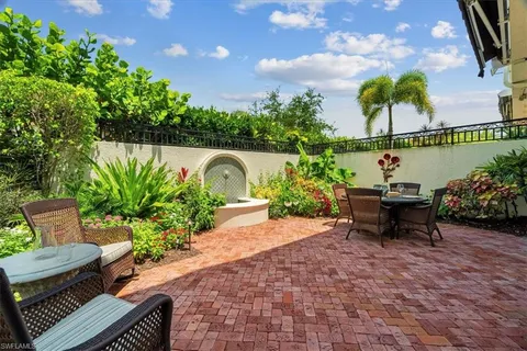 $3,300,000 | 215 5th Street South, Naples, FL 34102