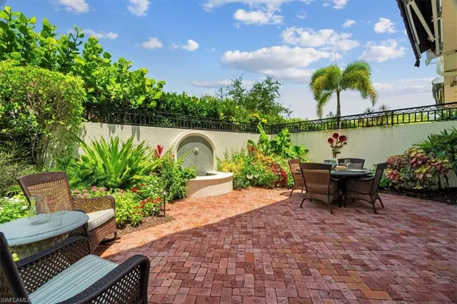 $3,300,000 | 215 5th Street South, Naples, FL 34102