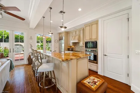 $3,300,000 | 215 5th Street South, Naples, FL 34102