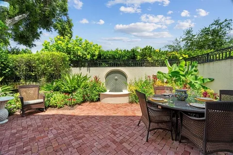 $3,300,000 | 215 5th Street South, Naples, FL 34102
