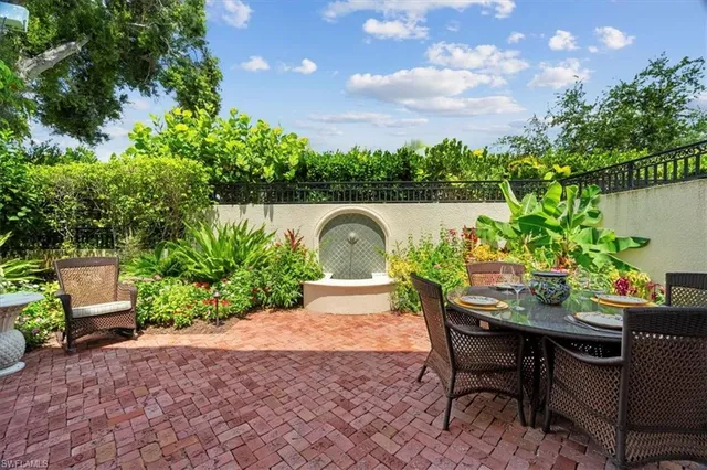 $3,300,000 | 215 5th Street South, Naples, FL 34102