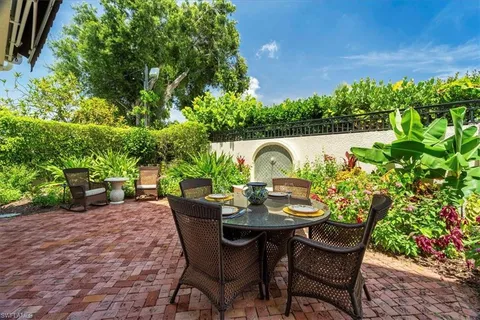 $3,300,000 | 215 5th Street South, Naples, FL 34102