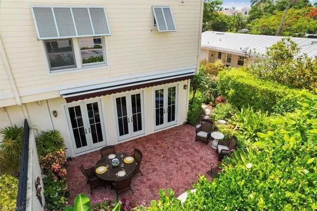 $3,300,000 | 215 5th Street South, Naples, FL 34102