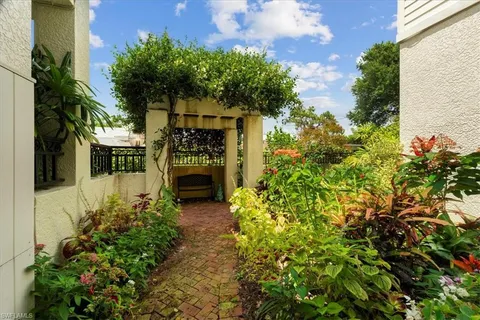 $3,300,000 | 215 5th Street South, Naples, FL 34102