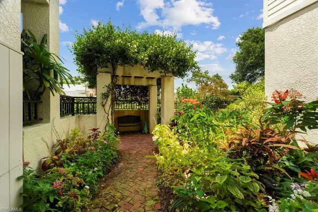 $3,300,000 | 215 5th Street South, Naples, FL 34102