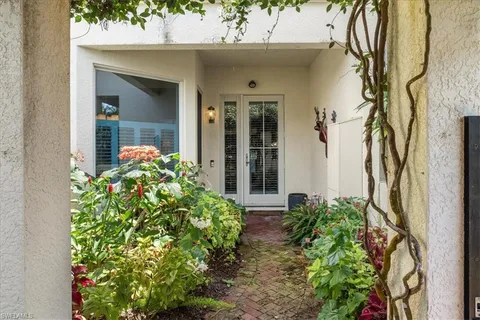 $3,300,000 | 215 5th Street South, Naples, FL 34102