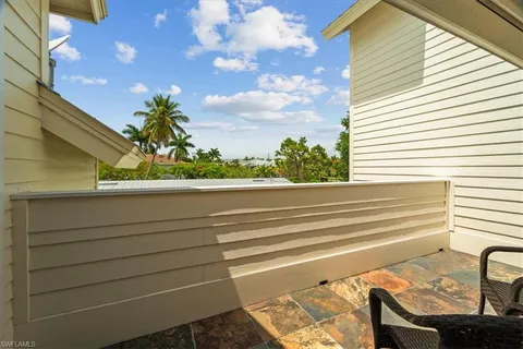 $3,300,000 | 215 5th Street South, Naples, FL 34102