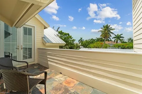 $3,300,000 | 215 5th Street South, Naples, FL 34102