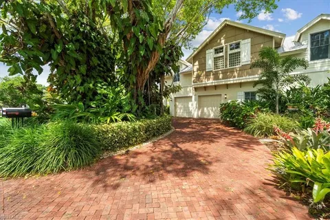$3,300,000 | 215 5th Street South, Naples, FL 34102