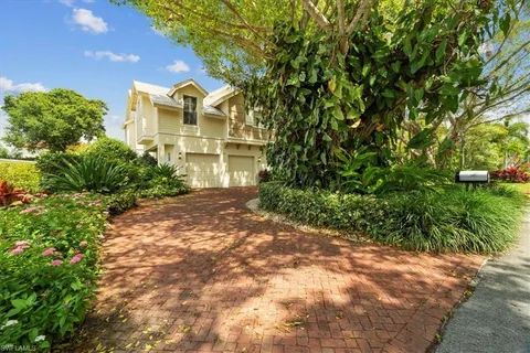 $3,300,000 | 215 5th Street South, Naples, FL 34102