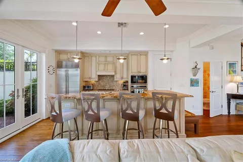 $3,300,000 | 215 5th Street South, Naples, FL 34102