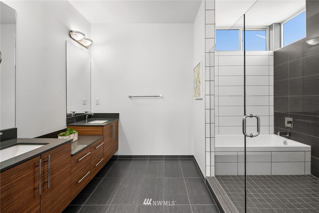 2838B Southwest Genesee Street Seattle, WA 98126 - Photo 11 of 34 Gallery Image 11